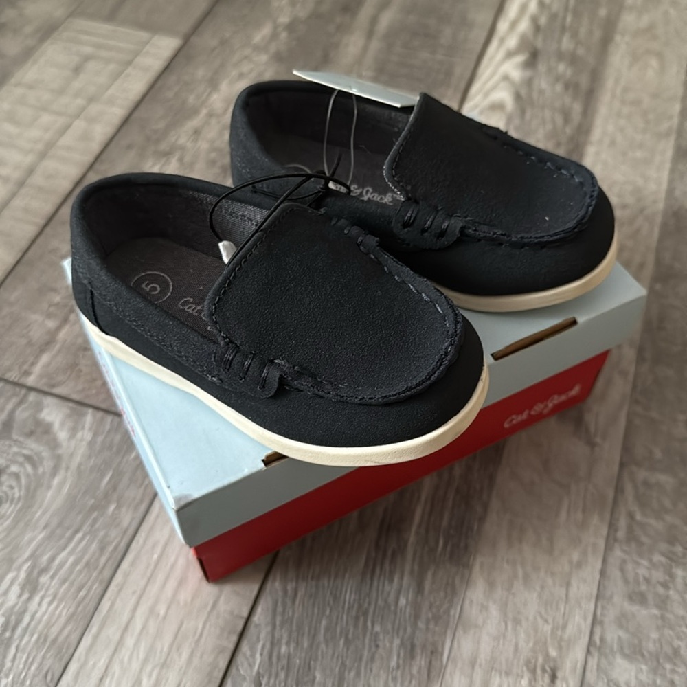 Cat & Jack Black Loafers with Cream Soles - Picture 2 of 4